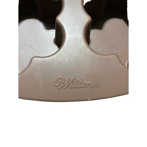 Wilton Brand Flower Shaped Muffin pan  2 - Picture 5 of 5